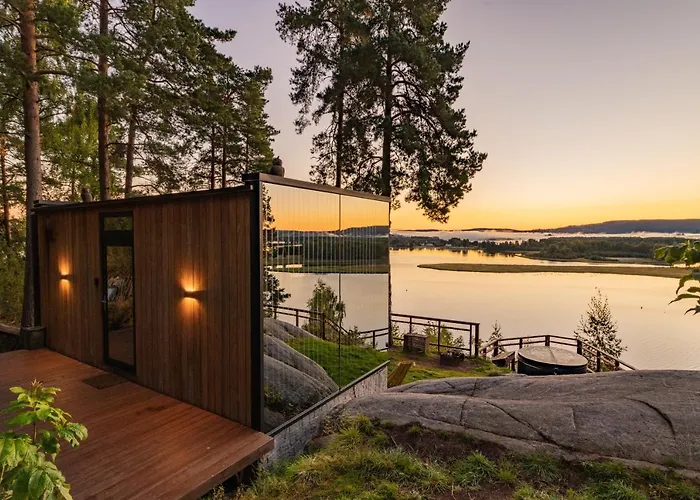 The Wonderinn Mirrored Glass Cabin - Wonderinn Delta