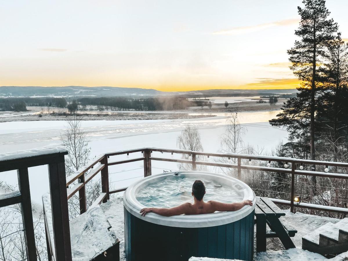 The Wonderinn Mirrored Glass - Wonderinn Delta Lodge Hektner